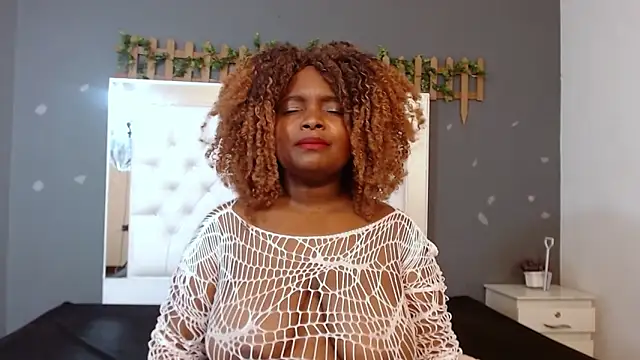 isabella brown1 online show from 10/05/25, 11:56