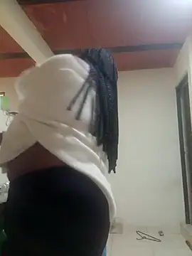 isabella brown1 online show from 01/12/26, 01:01