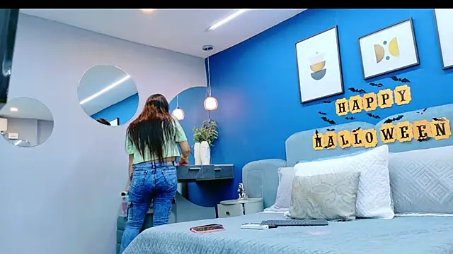 Ashley Evans22 online show from 10/27/25, 08:10