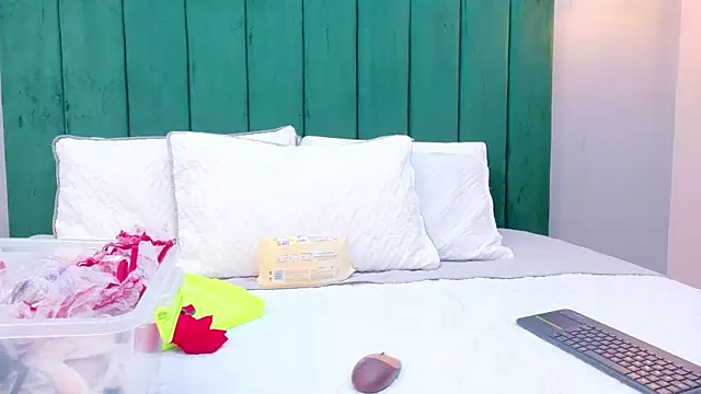 Ashley Evans22 online show from 12/17/25, 08:36