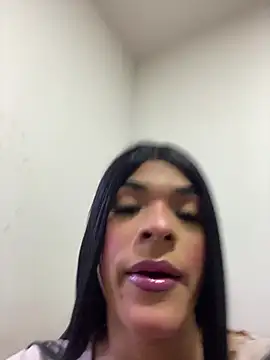 Snapshot of Amira_Ember chatting on 07/14/26, 07:02 Amira Ember online show from 07/14/26, 07:02