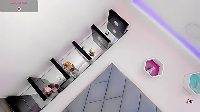 Amira Ember online show from 11/30/25, 08:42