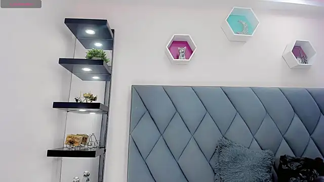 Amira Ember online show from 11/06/25, 03:32