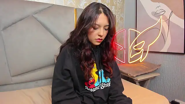 Elliecute online show from 10/01/25, 02:21