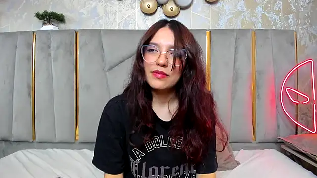 Elliecute online show from 09/30/25, 02:34
