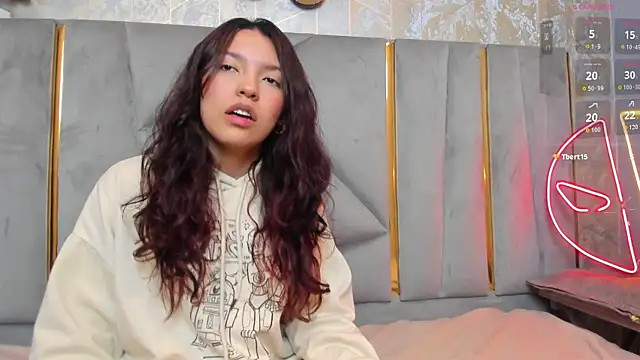 Elliecute online show from 10/03/25, 02:07