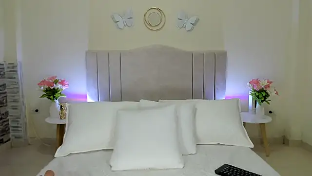 Snapshot of Valeria_Cruz83 chatting on 06/18/26, 08:03 Valeria Cruz83 online show from 06/18/26, 08:03