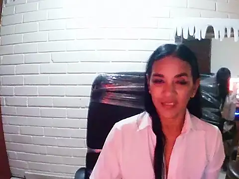 MiiaVelasquez online show from 11/12/25, 04:05