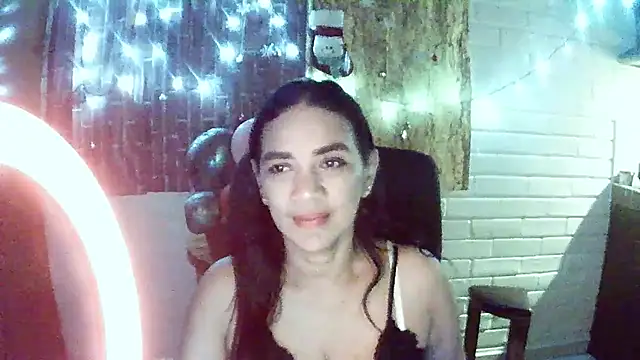 MiiaVelasquez online show from 12/18/25, 04:17