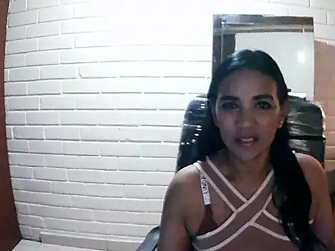 MiiaVelasquez online show from 10/18/25, 05:42