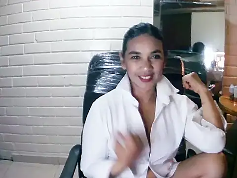 MiiaVelasquez online show from 11/06/25, 04:16