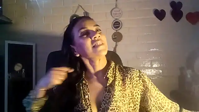 MiiaVelasquez online show from 04/22/26, 05:03