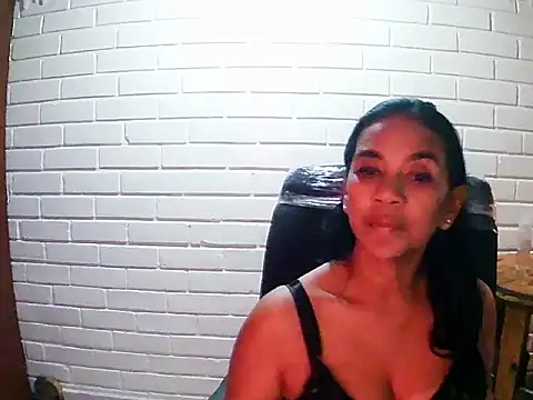 MiiaVelasquez online show from 11/15/25, 10:47