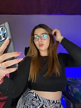 CoraVibes online show from 09/18/25, 07:39