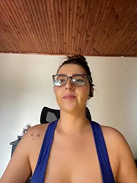 CoraVibes online show from 10/04/25, 08:10