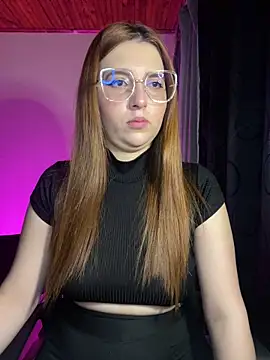 CoraVibes online show from 12/04/25, 12:15