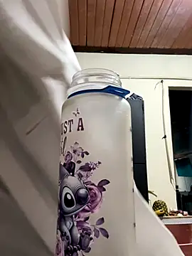 CoraVibes online show from 10/18/25, 11:45