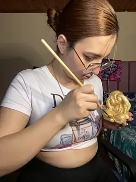 CoraVibes online show from 12/16/25, 07:18