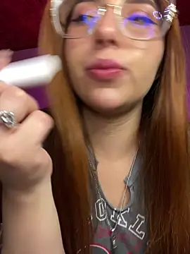 CoraVibes online show from 11/11/25, 12:00