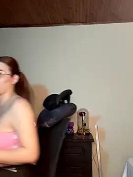 CoraVibes online show from 11/16/25, 12:10