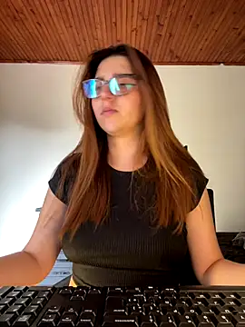 CoraVibes online show from 10/03/25, 07:26