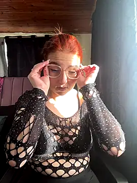 CoraVibes online show from 10/28/25, 11:42