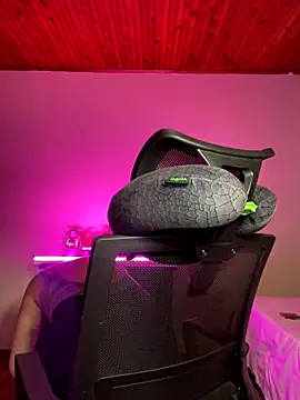 CoraVibes online show from 11/18/25, 11:46