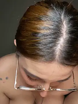 CoraVibes online show from 12/13/25, 08:04