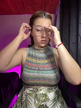 CoraVibes online show from 11/29/25, 11:54