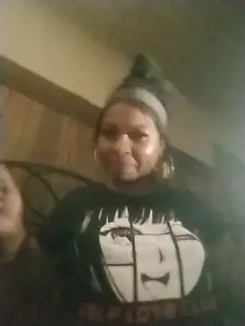 Snapshot of Ladiv33 chatting on 10/30/25, 01:15 Ladiv33 online show from 10/30/25, 01:15