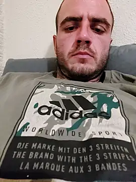 Snapshot of Hahahhdsj112 chatting on 10/31/25, 11:00 Hahahhdsj112 online show from 10/31/25, 11:00