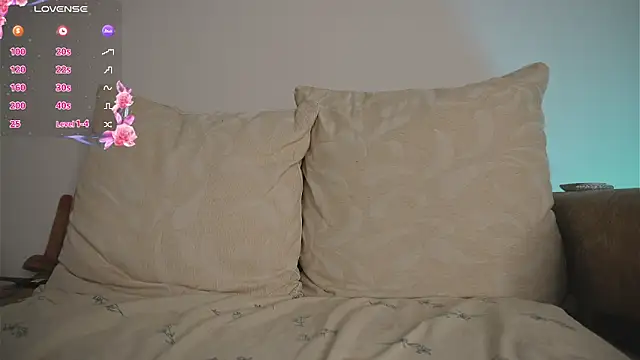 Roxybeautyy online show from 04/17/26, 10:45