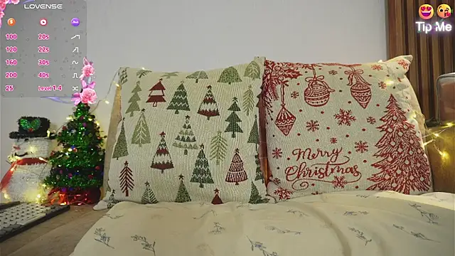 Snapshot of Roxybeautyy chatting on 11/15/25, 09:35 Roxybeautyy online show from 11/15/25, 09:35