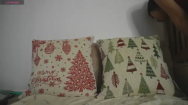 Snapshot of Roxybeautyy chatting on 10/23/25, 11:09 Roxybeautyy online show from 10/23/25, 11:09