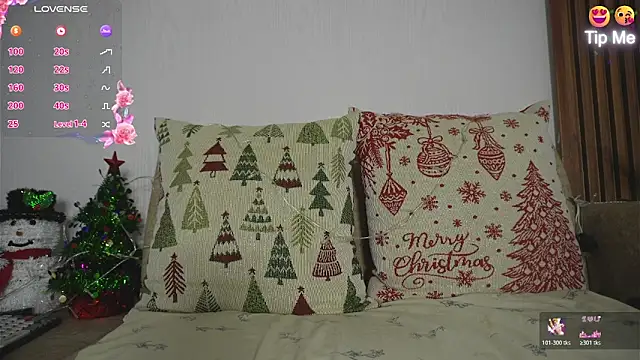 Snapshot of Roxybeautyy chatting on 12/16/25, 09:46 Roxybeautyy online show from 12/16/25, 09:46