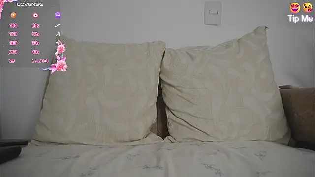 Roxybeautyy online show from 04/06/26, 09:32