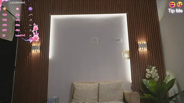 Snapshot of Roxybeautyy chatting on 10/03/25, 10:17 Roxybeautyy online show from 10/03/25, 10:17