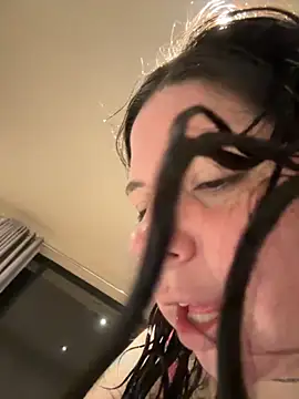 LaGueraDelMar online show from 10/27/25, 08:59