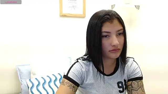 Snapshot of louis_k chatting on 11/25/25, 11:32 louis k online show from 11/25/25, 11:32