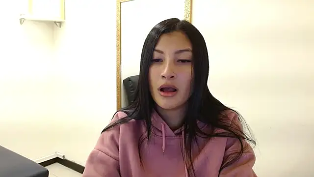 Snapshot of louis_k chatting on 11/08/25, 11:25 louis k online show from 11/08/25, 11:25