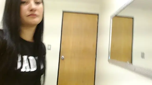 Snapshot of louis_k chatting on 09/24/25, 11:39 louis k online show from 09/24/25, 11:39