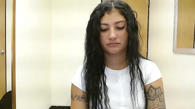 Snapshot of louis_k chatting on 10/18/25, 11:23 louis k online show from 10/18/25, 11:23