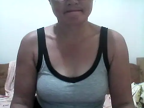 nathalie0045 online show from 04/06/26, 05:08