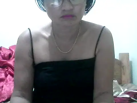 Snapshot of nathalie0045 chatting on 06/13/26, 09:24 nathalie0045 online show from 06/13/26, 09:24