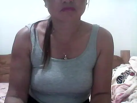 nathalie0045 online show from 04/04/26, 09:49