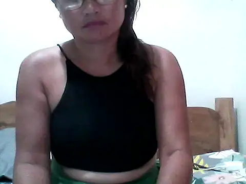 nathalie0045 online show from 12/03/25, 10:09