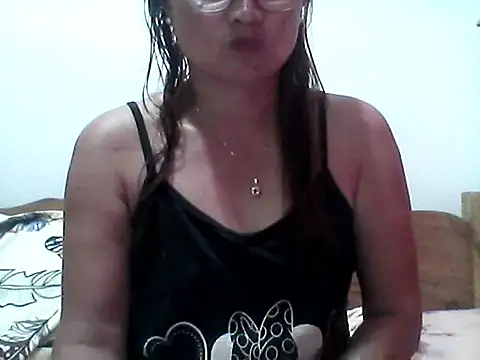 nathalie0045 online show from 10/03/25, 09:22