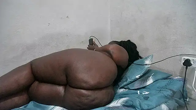 ASSQUEEN37Xx online show from 11/20/25, 07:47