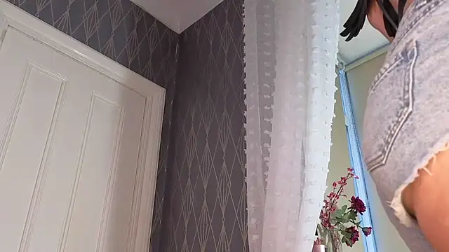 SereneXX online show from 04/11/26, 05:59