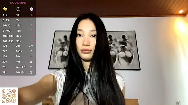 LezlieGreet online show from 10/29/25, 04:55